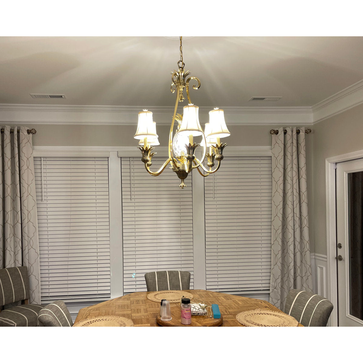 Plantation 7 Light Chandelier