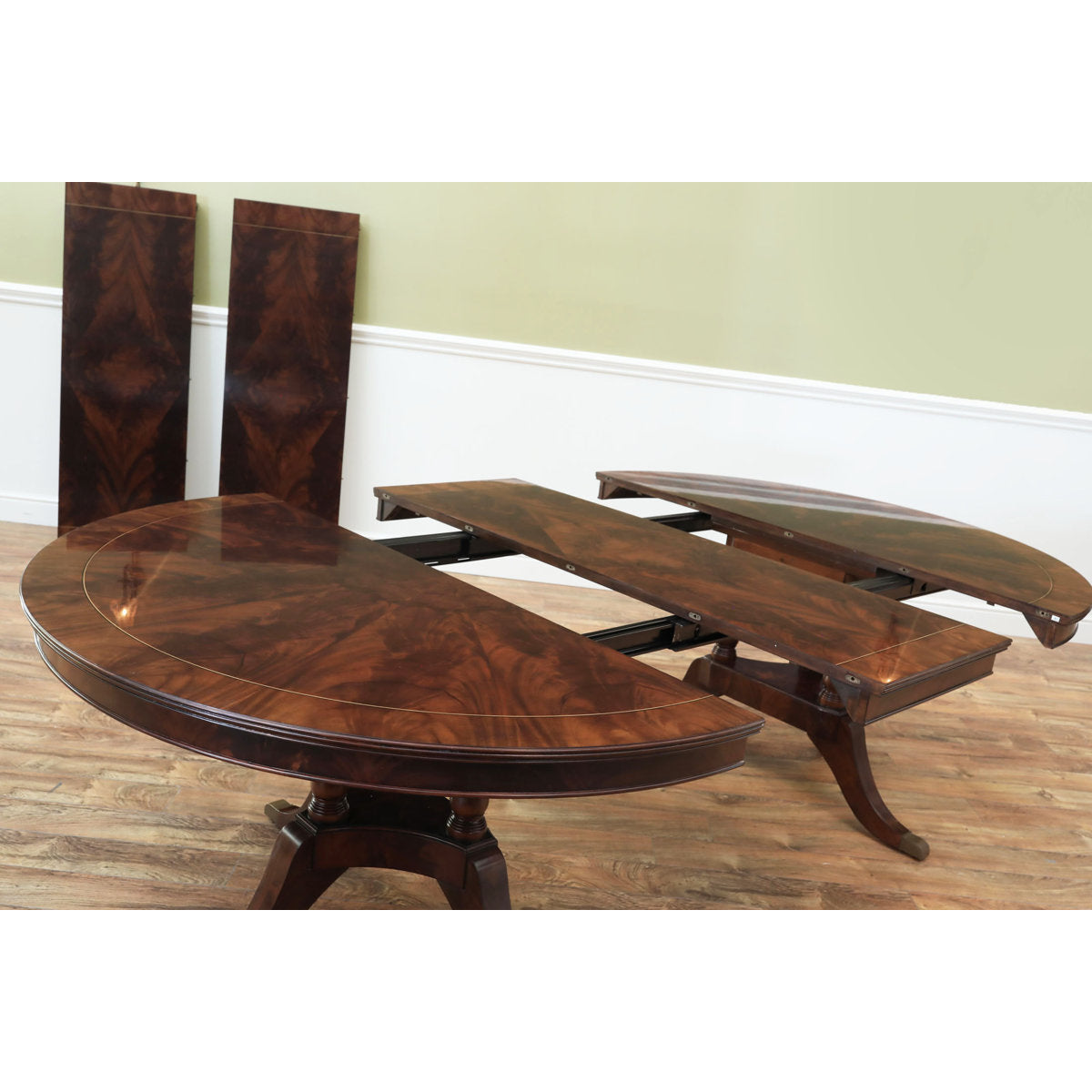 Round Mahogany Dining Table Opens To 10 Feet Seats 12
