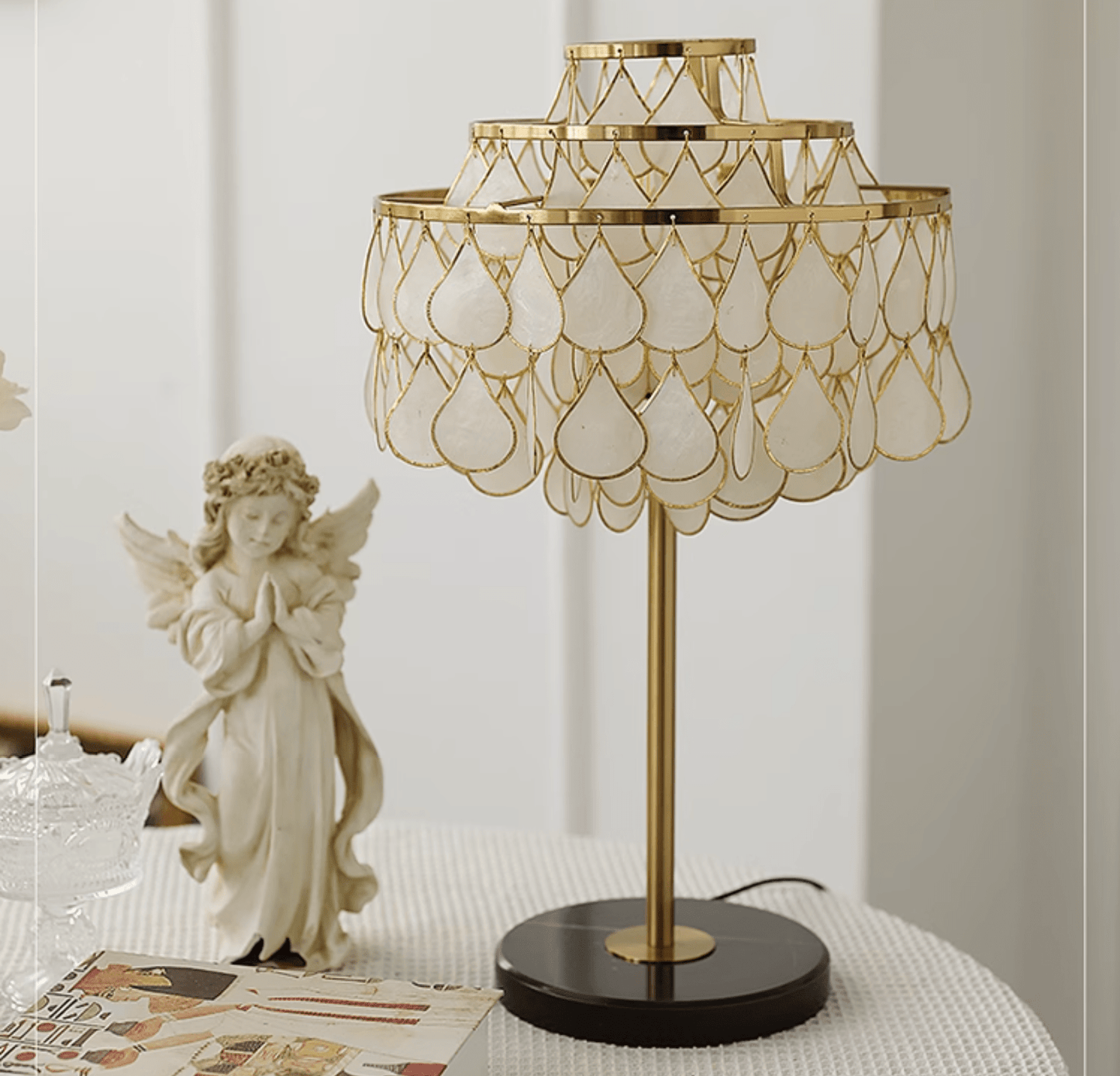 Teardrops Shell Table Lamp