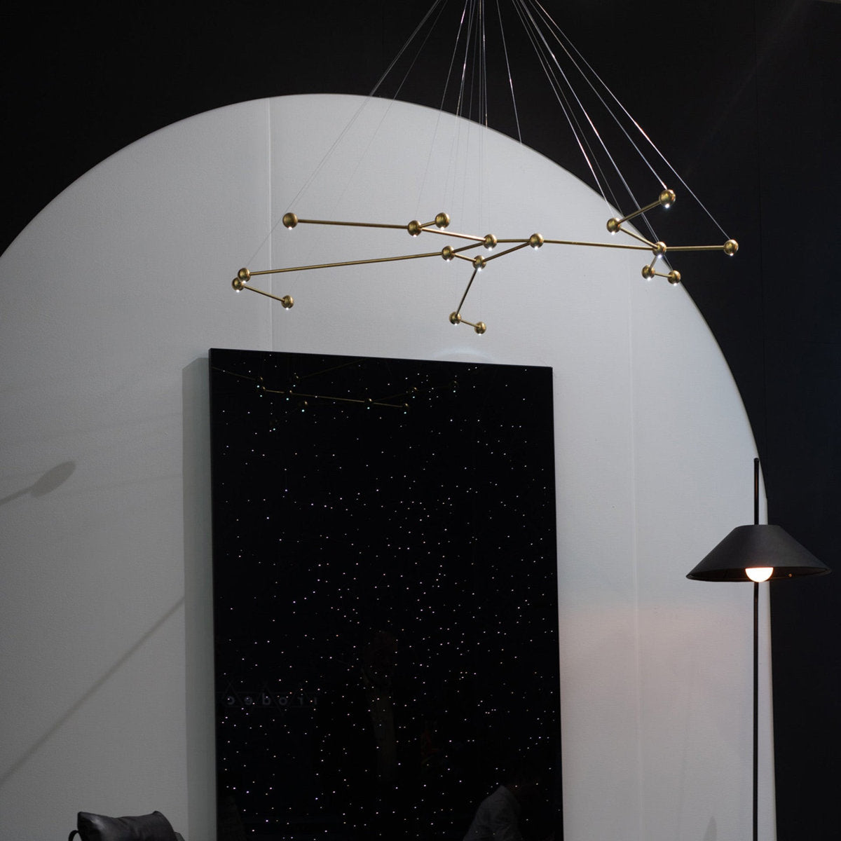 18 - Light Unique Geometric Chandelier