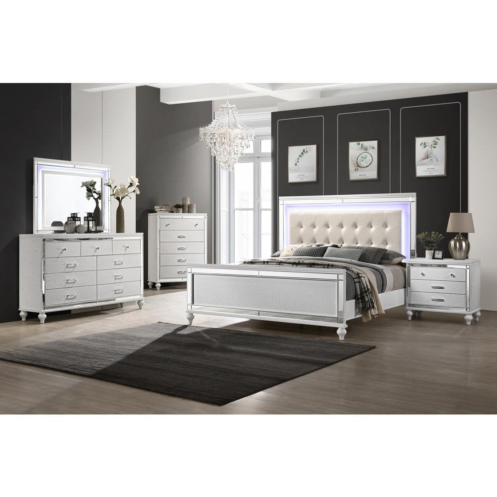 Furniture Valentine 5-Piece Solid Wood Queen Bedroom Set in WhiteBy New Classic Furniture