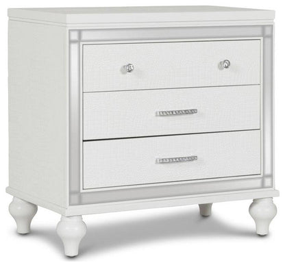Furniture Valentine 5-Piece Solid Wood Queen Bedroom Set in WhiteBy New Classic Furniture