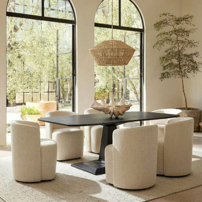 Amboss Dining Table