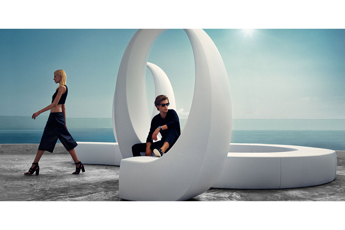 And Battery Plastic Tete-a-Tete Bench