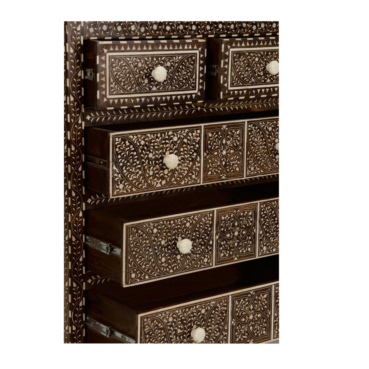 Aryana Chest