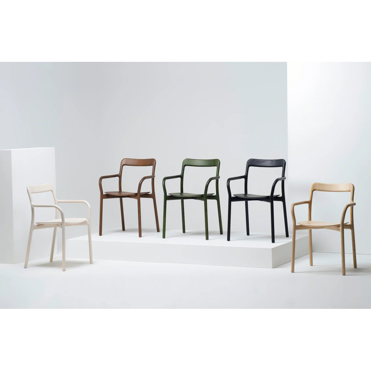 Branca Solid Arm Chair
