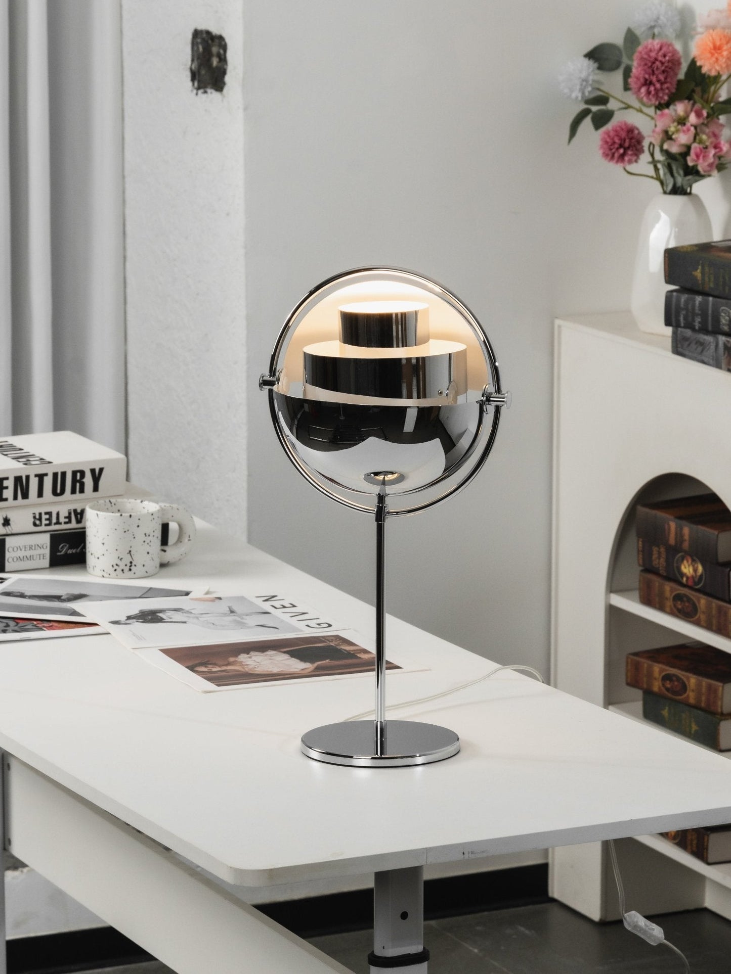 Deformed Ball Table Lamp