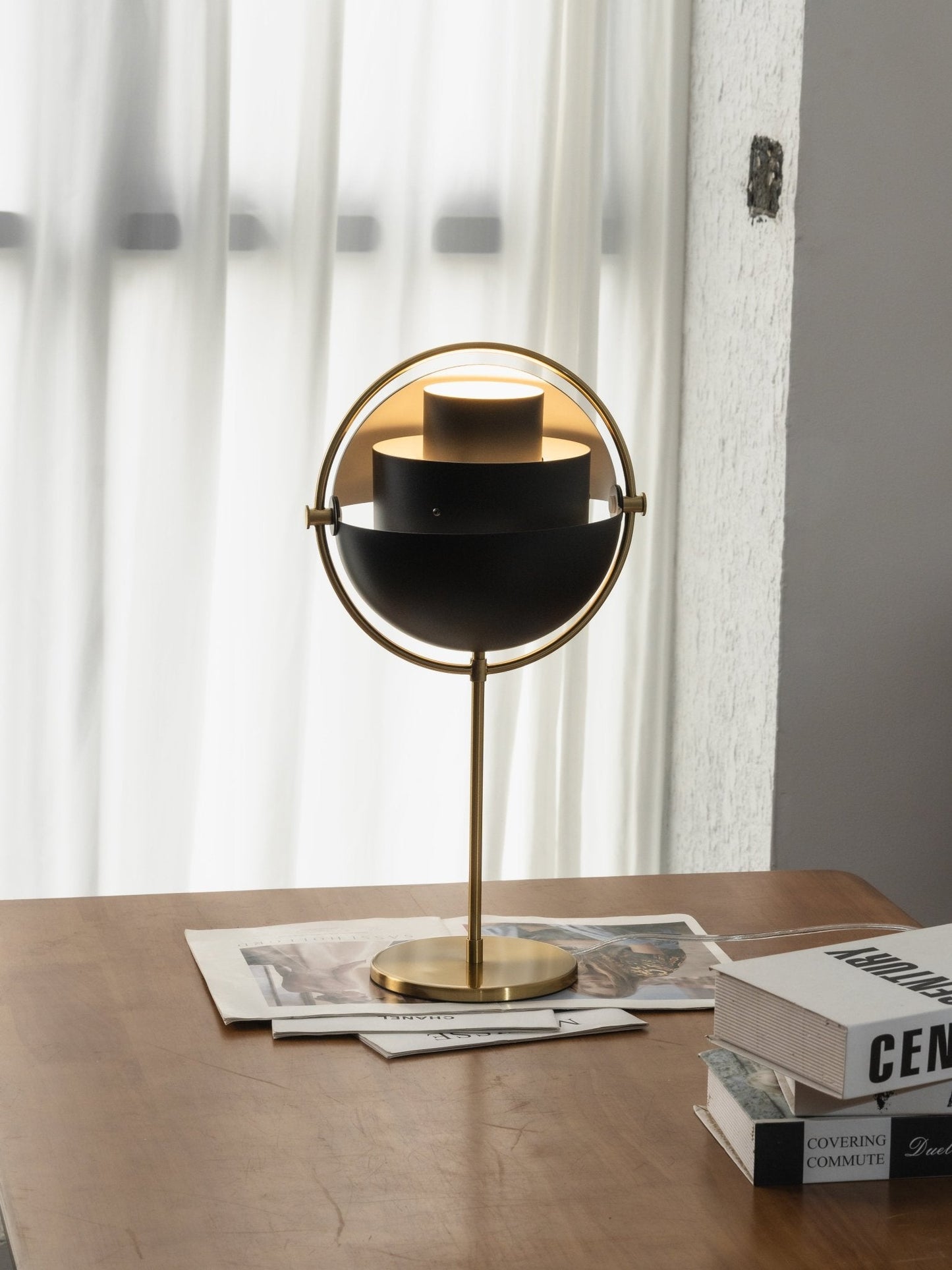 Deformed Ball Table Lamp