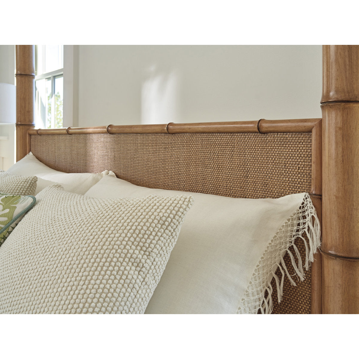 Islandia Canopy Bed