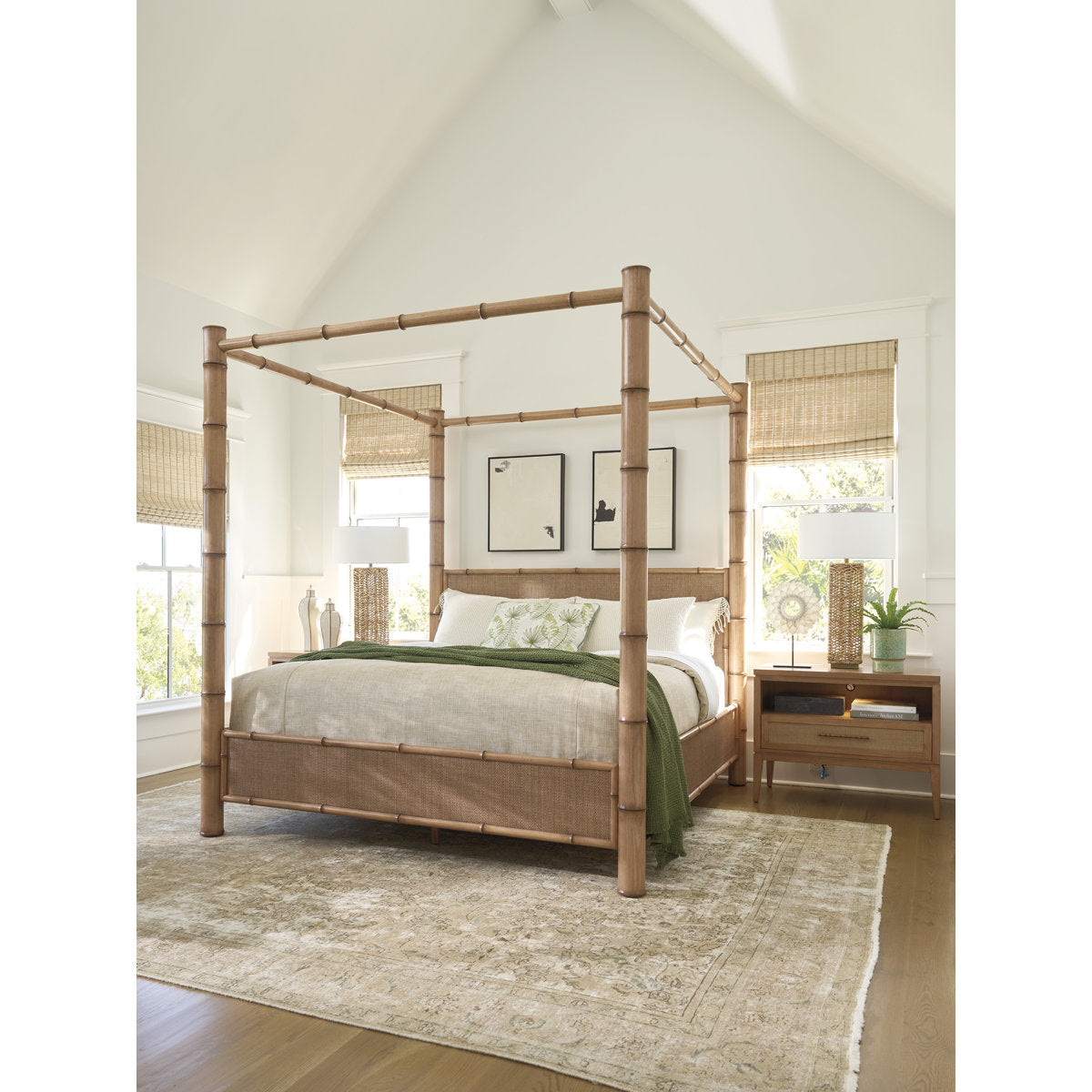 Islandia Canopy Bed