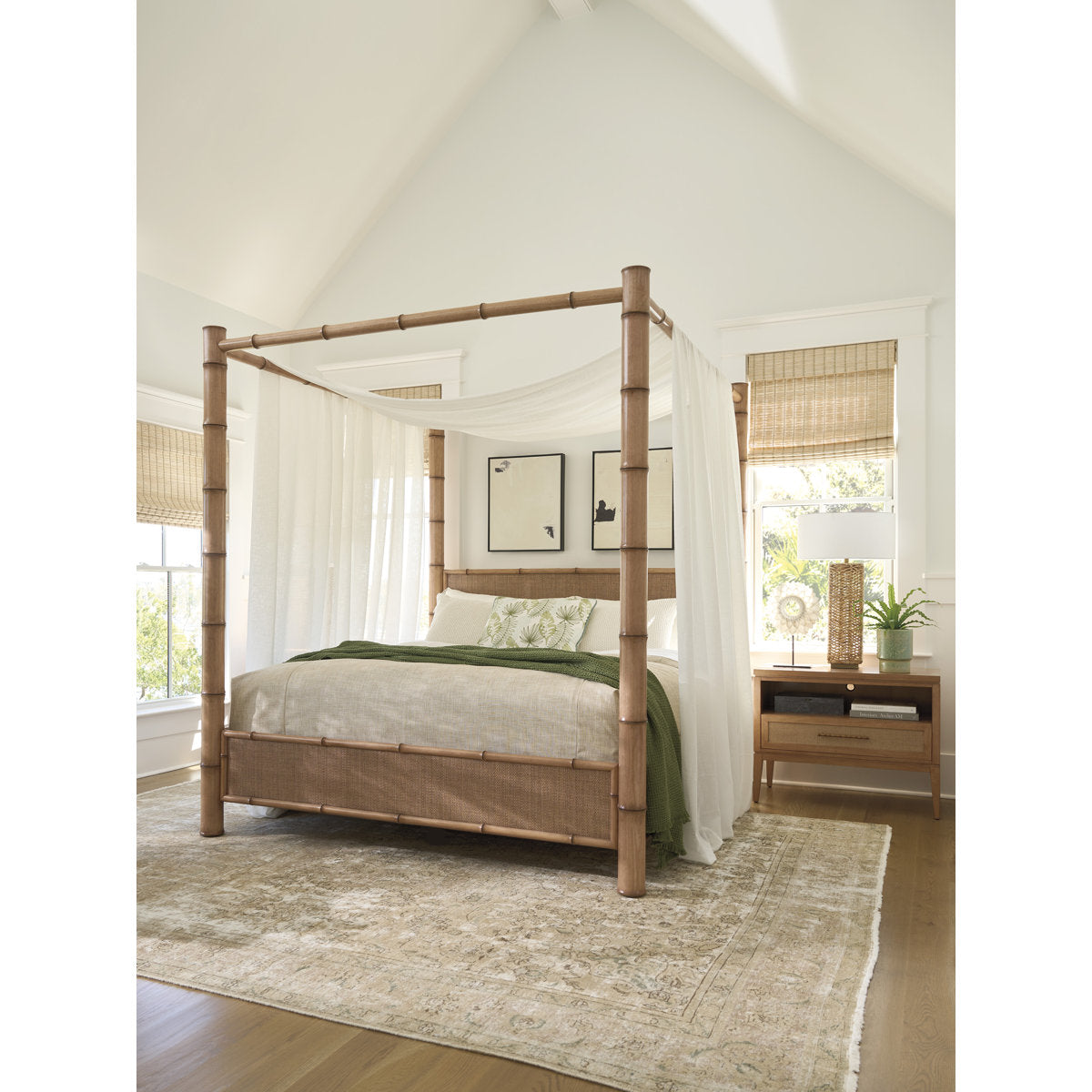 Islandia Canopy Bed