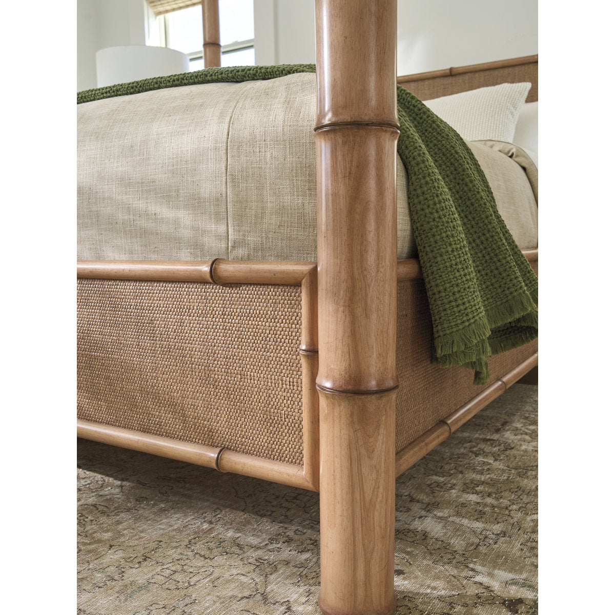 Islandia Canopy Bed