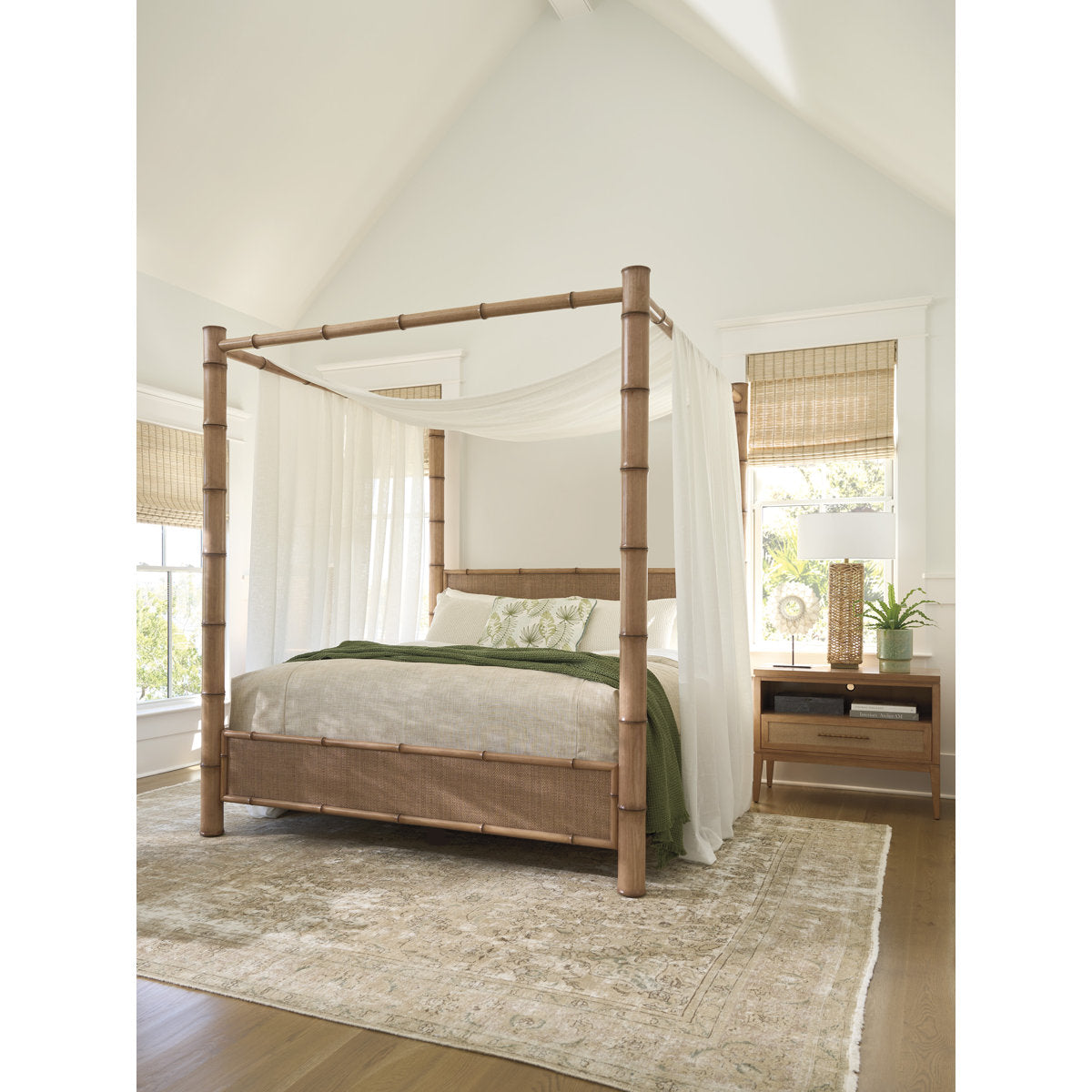 Islandia Canopy Bed