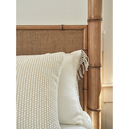 Islandia Canopy Bed