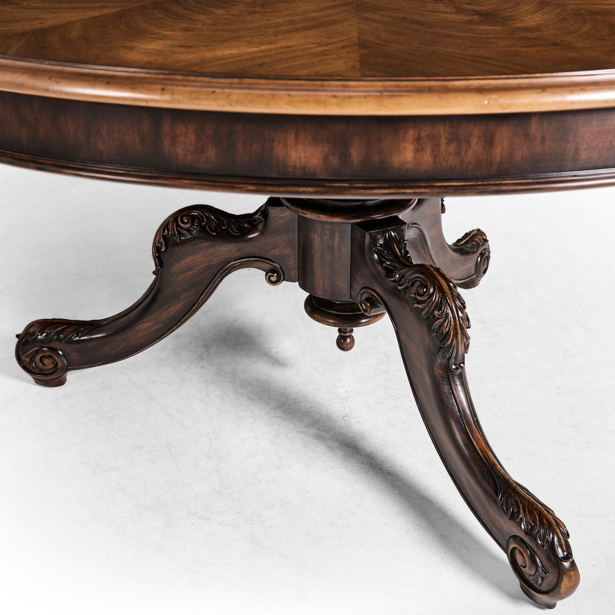 JC Traditional Round Dining Table