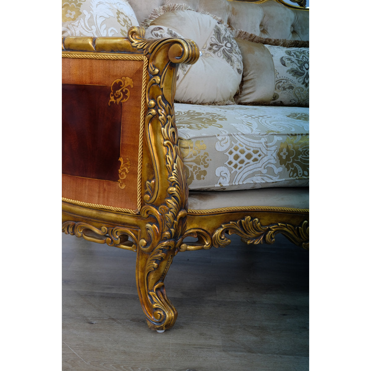 Maggiolini Loveseat