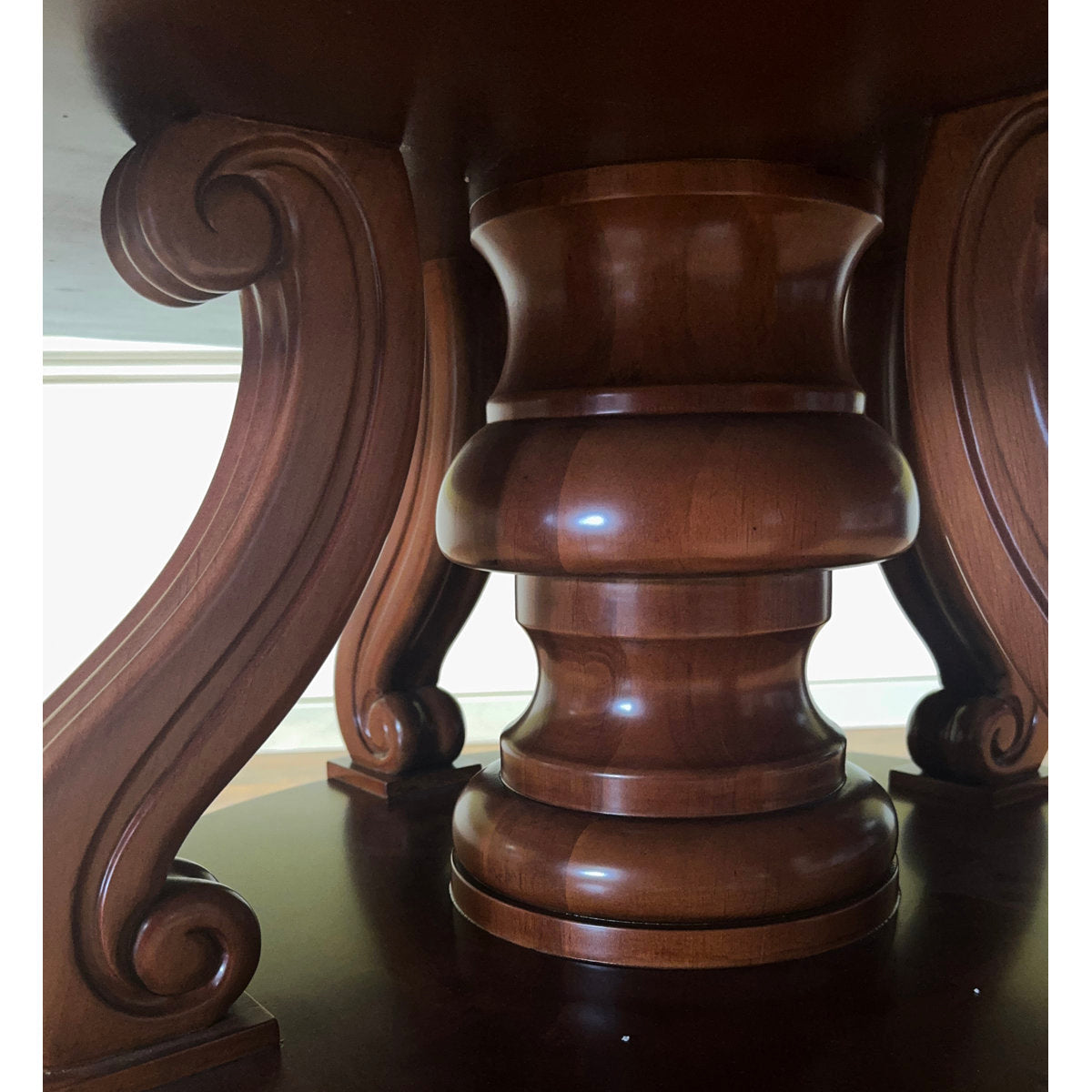 Mahogany Dining Table With Outswept Duncan Phyfe Pedestal
