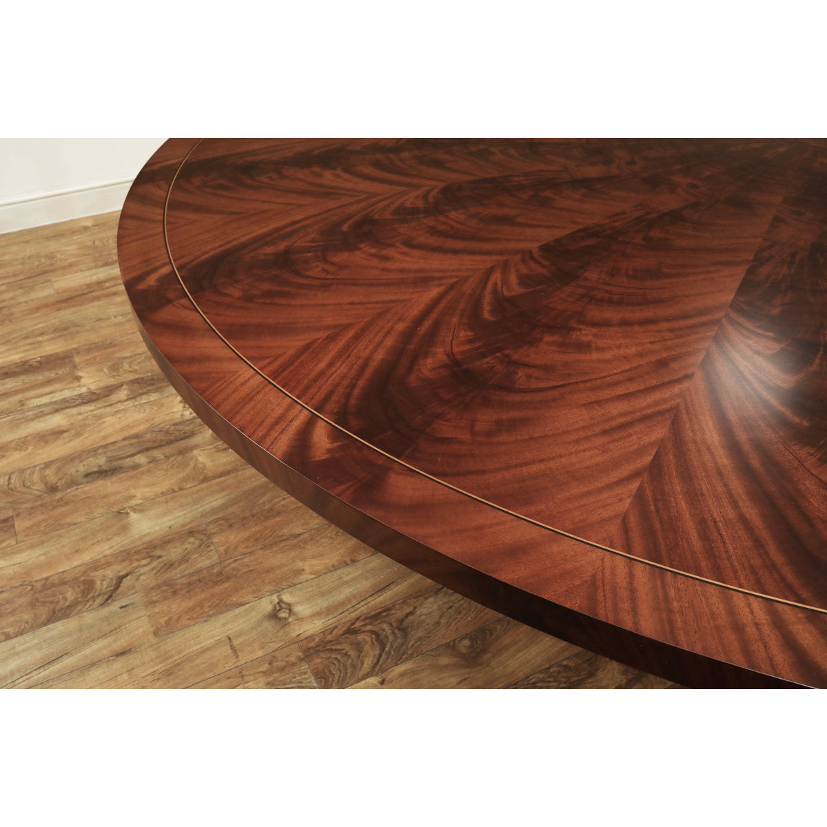 Mahogany Dining Table With Outswept Duncan Phyfe Pedestal