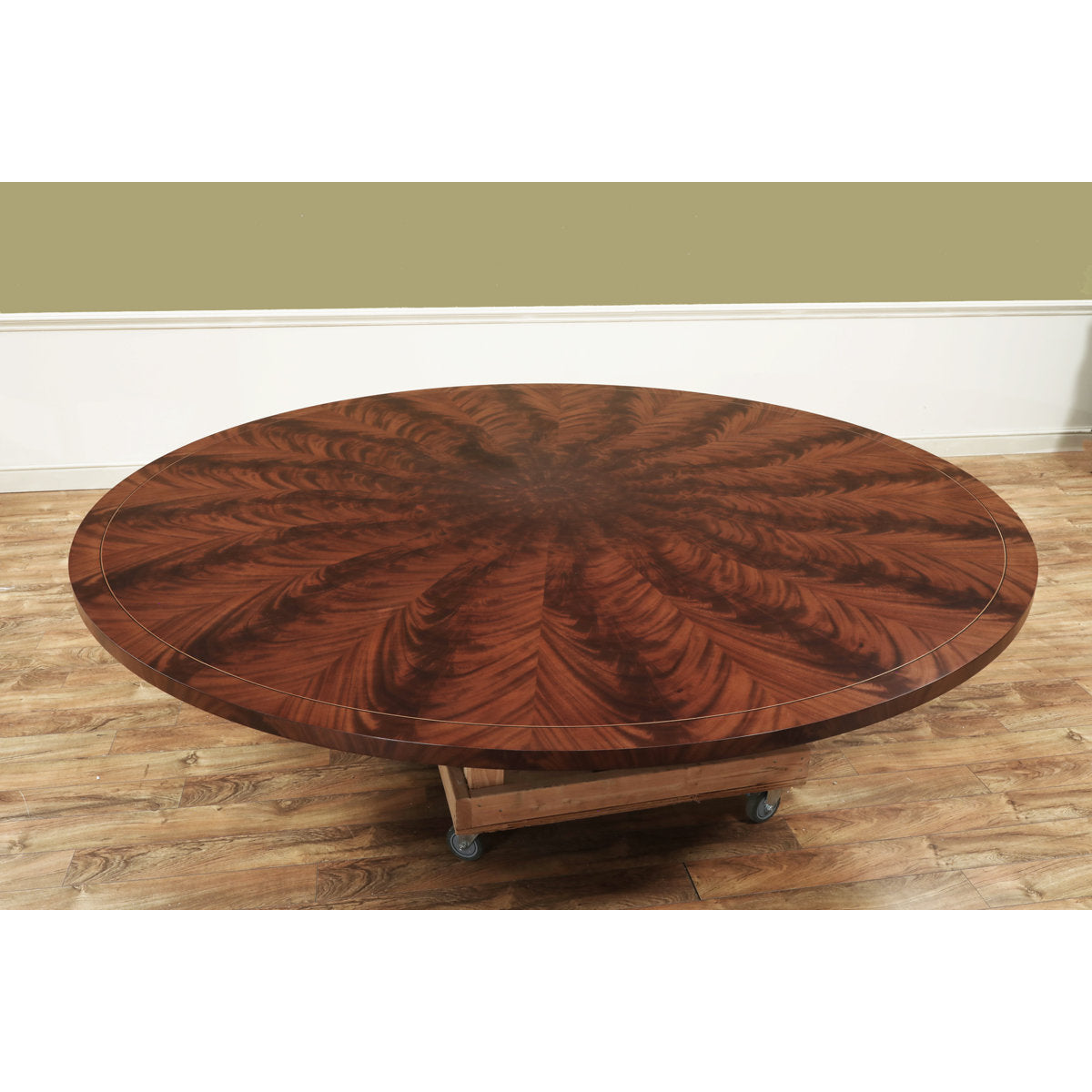 Mahogany Dining Table With Outswept Duncan Phyfe Pedestal