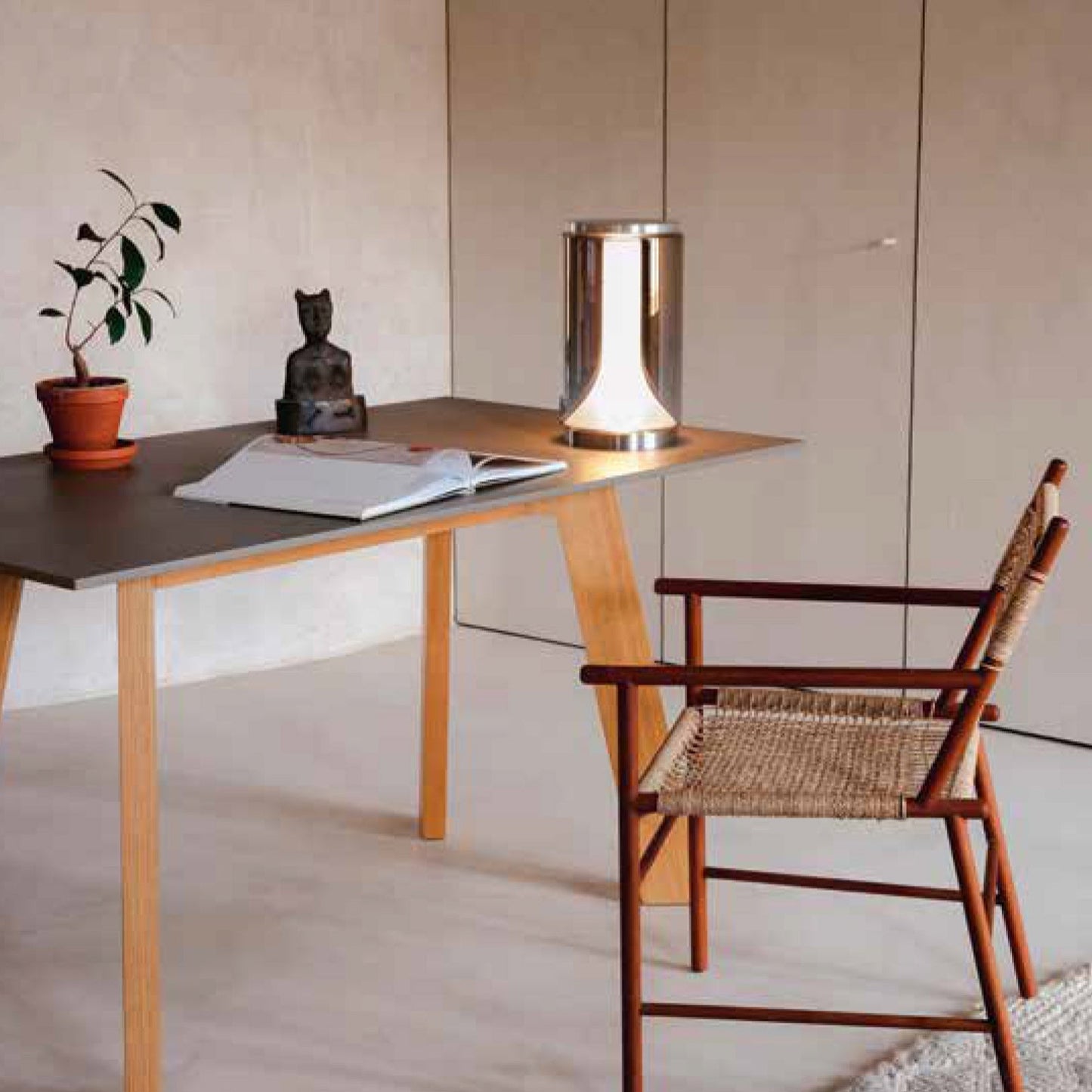 Miles Table Light