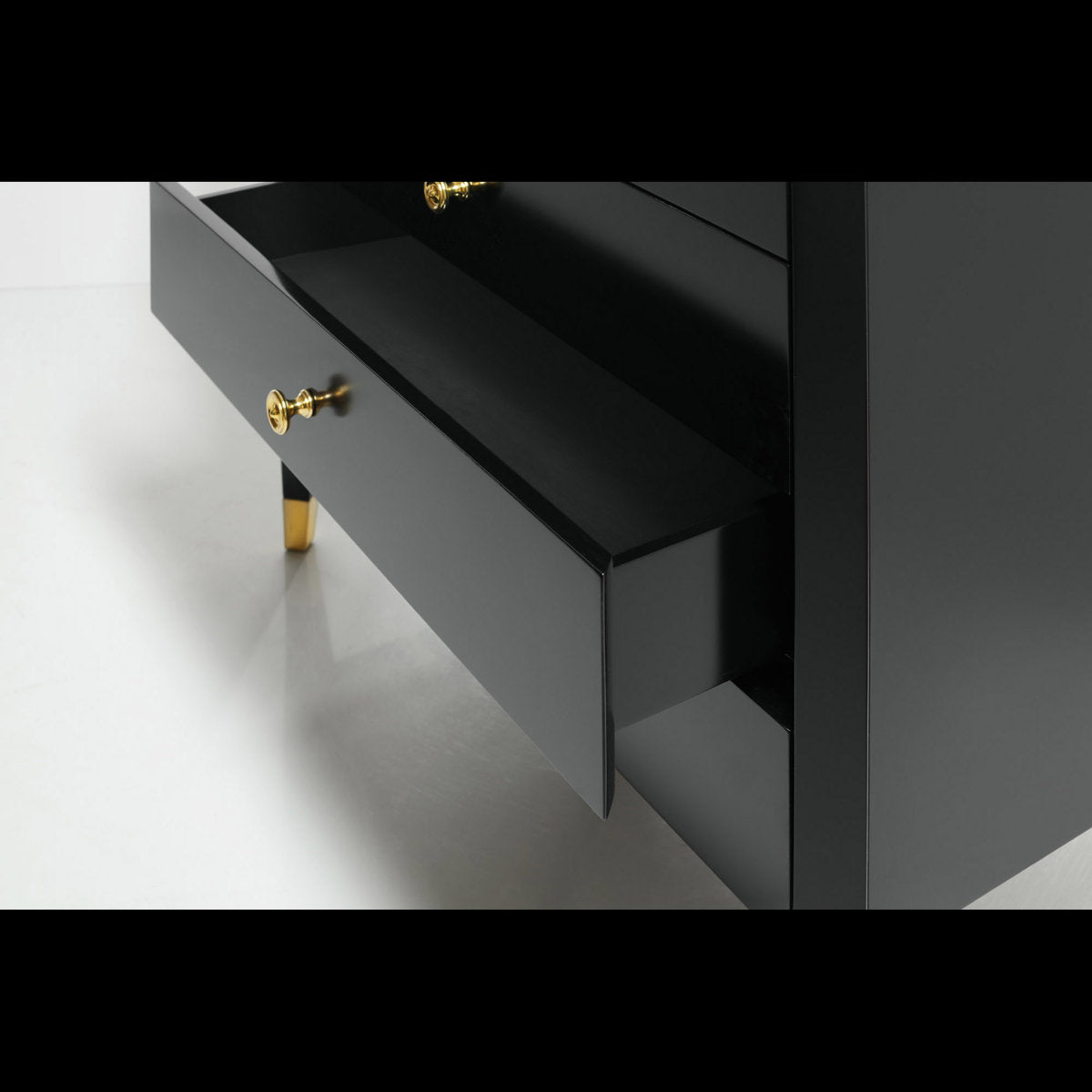 Niles 4 - Drawer Nightstand