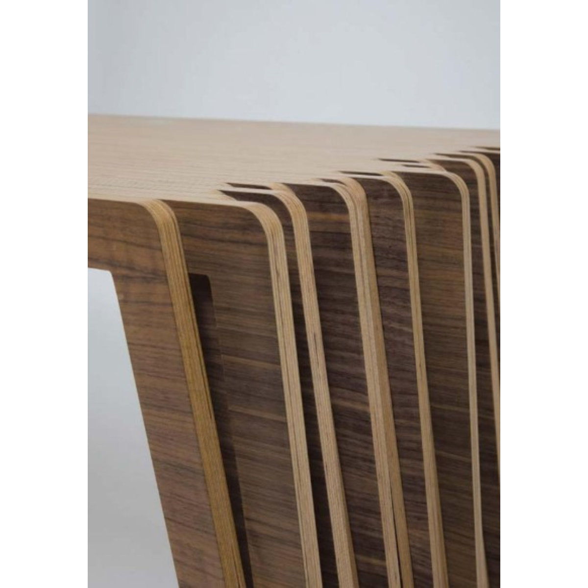 Pirwi Dining Table