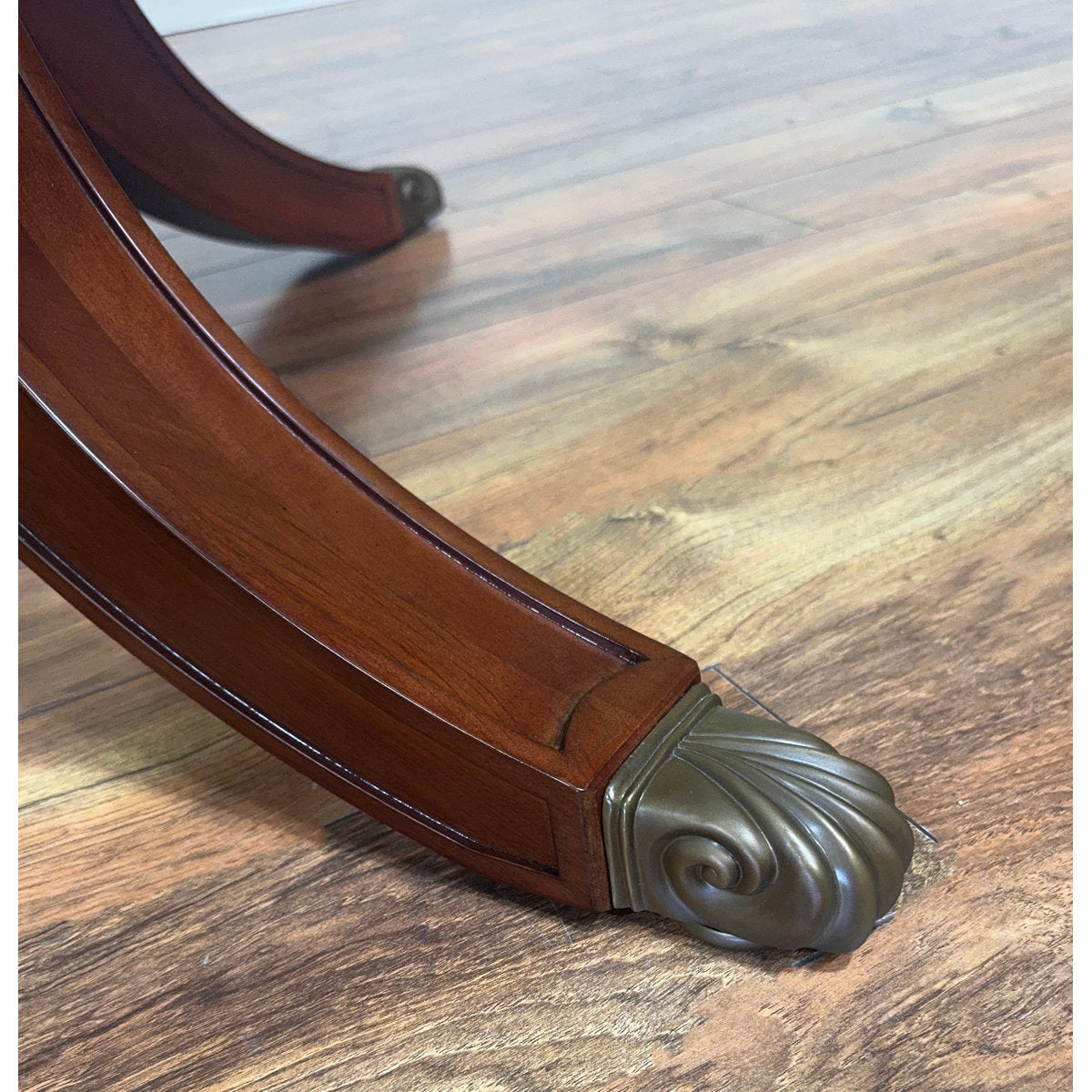 Round Mahogany Dining Table Seats 10-12 People