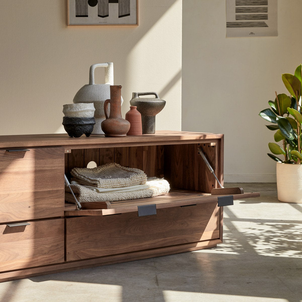 Senson Media Console