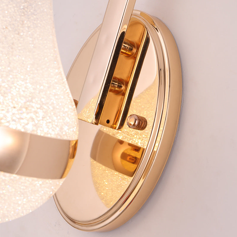 LumaDrop Minimalist LED Wall Lamp �C Acrylic Bedside Elegance