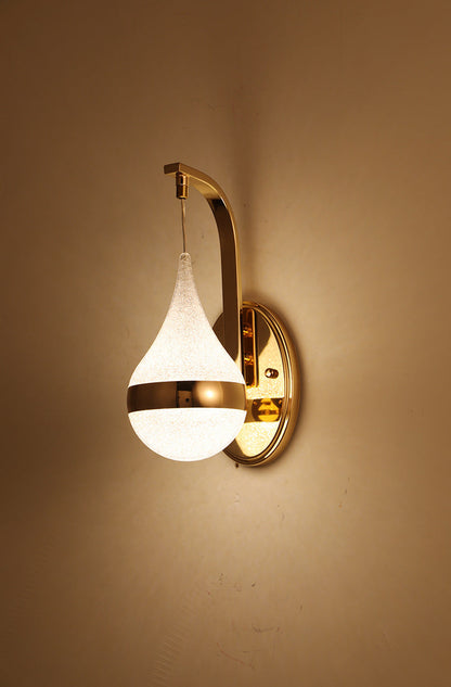 LumaDrop Minimalist LED Wall Lamp �C Acrylic Bedside Elegance